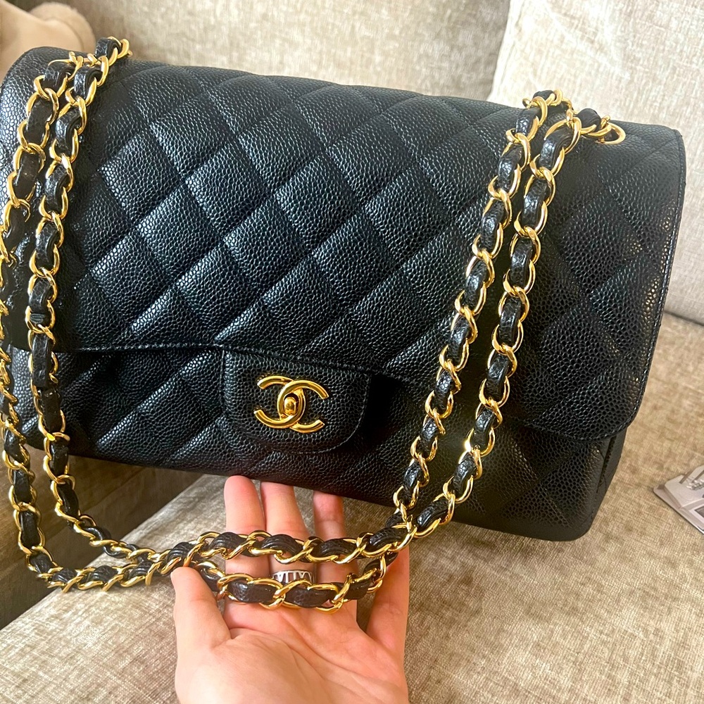 Authentic Chanel jumbo double flap black caviar Ghw
